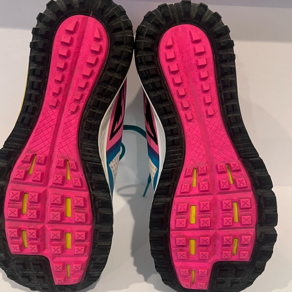 Nike Air Zoom- Wildhorse 5 Women's Blue and Pink Trail Sneakers Size 8.5 - Picture 5 of 5